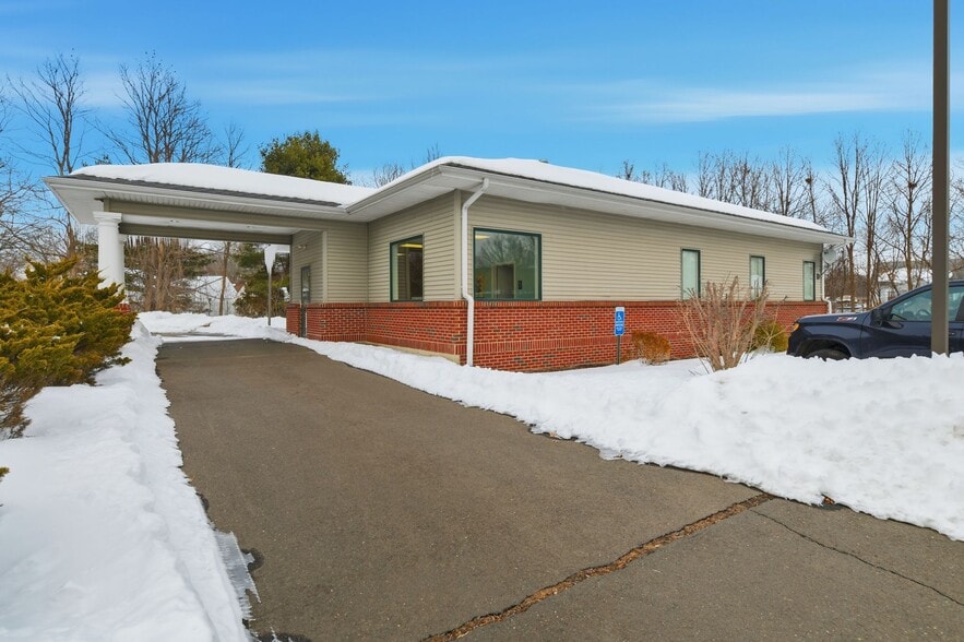 More Photos Of 2 Foxwood Dr, Windsor Locks Medical For Sale