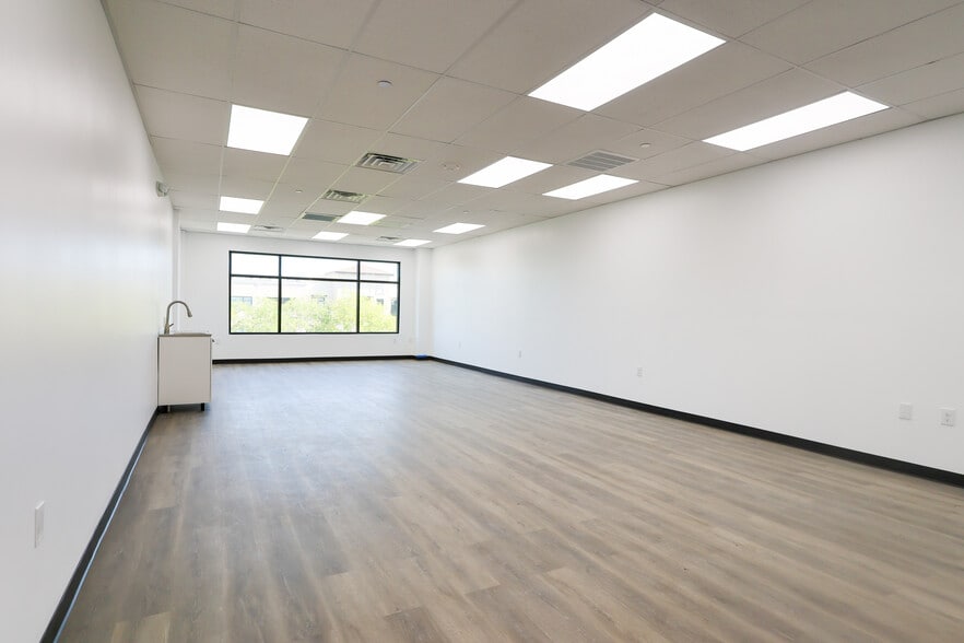 More Photos Of 13564 Village Park Dr, Orlando Office For Sale
