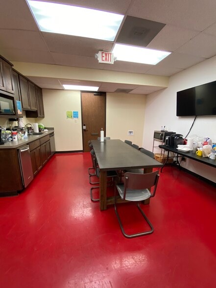 More Photos Of 9610 Long Point Rd, Houston Office For Lease