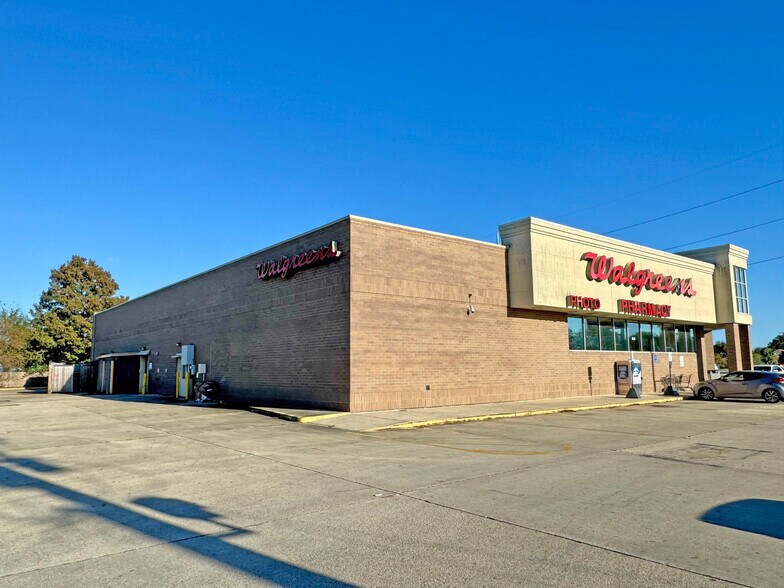 More Photos Of 7401 Read Blvd, New Orleans Drugstore For Lease