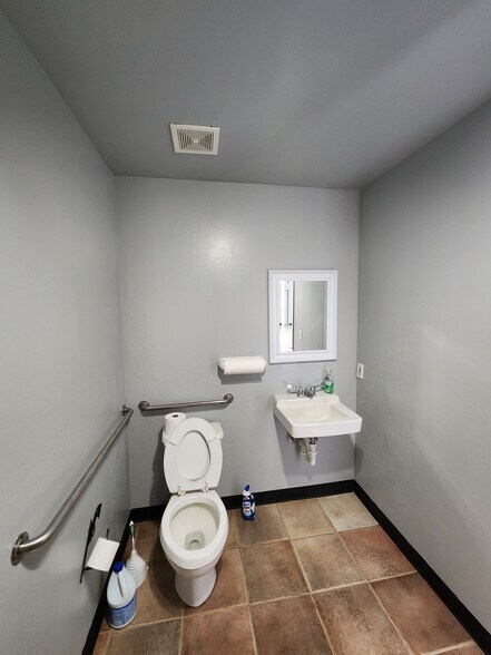 More Photos Of 6570 E 6th St, Prescott Valley Warehouse For Lease