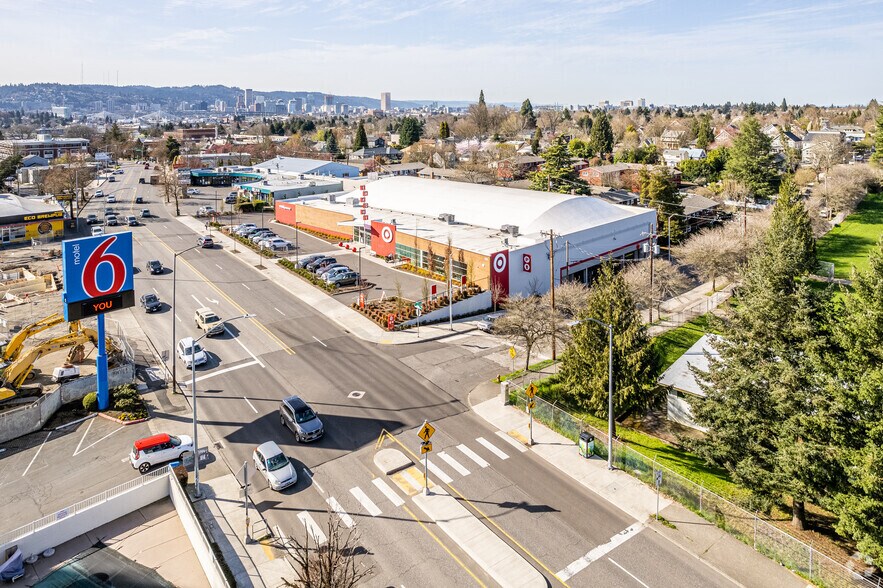 More Photos Of 3031 SE Powell Blvd, Portland Freestanding For Lease