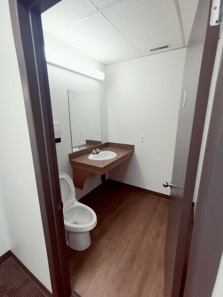 More Photos Of 1431 40th Ave NE, Calgary Light Distribution For Sale