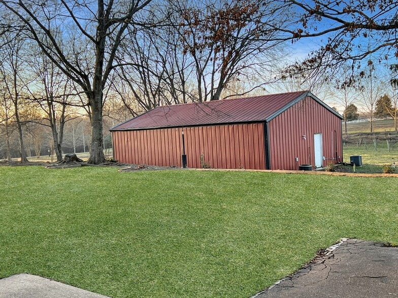 More Photos Of 2982 Harvey Bowden Rd, Paris Winery Vineyard For Sale