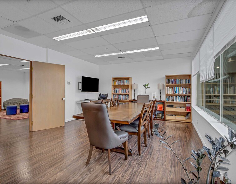 More Photos Of 19600 International Blvd, Seatac Office For Sale