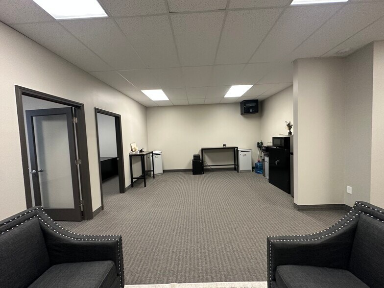 More Photos Of 32875 Solon Rd, Solon Medical For Lease