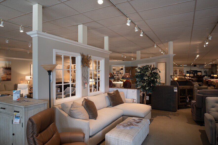 More Photos Of 515 S Walnut St, Bloomington Storefront For Sale