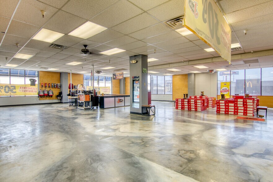 More Photos Of 7100 E Gateway Blvd, El Paso General Retail For Lease