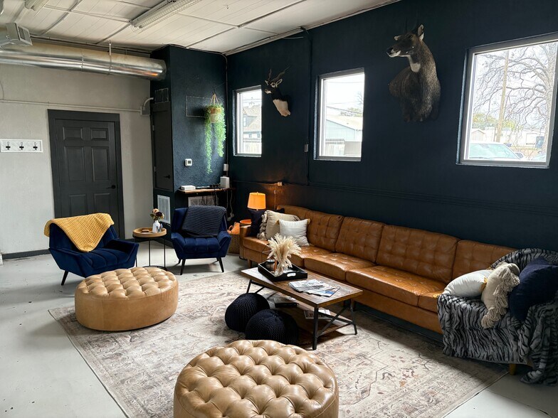 Primary Photo Of 1625 Austin Ave, Waco General Retail For Lease