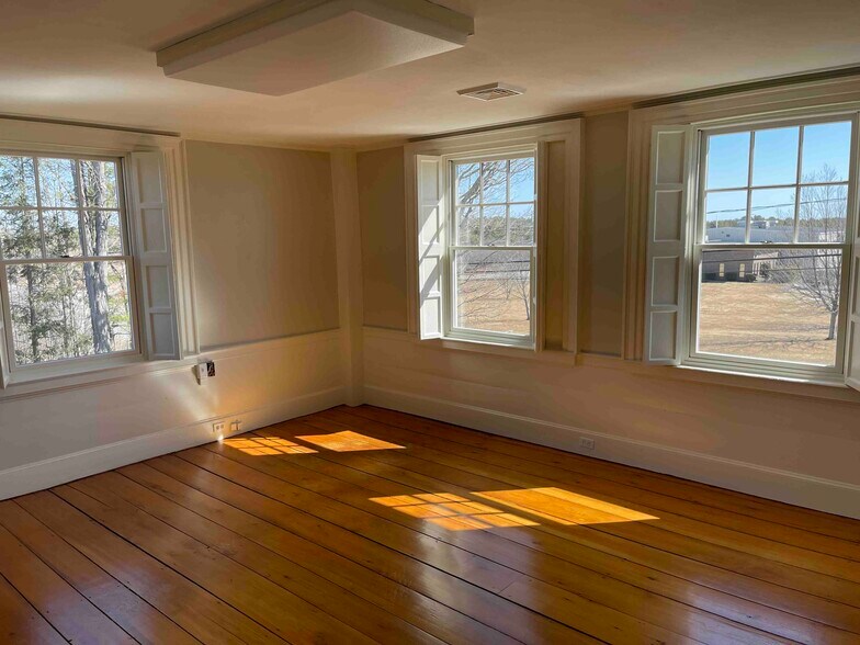 More Photos Of 510 Main St, Gorham Office For Lease