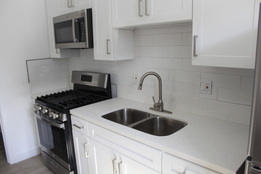 More Photos Of 122-126 1/2 S Berendo St, Los Angeles Apartments For Sale