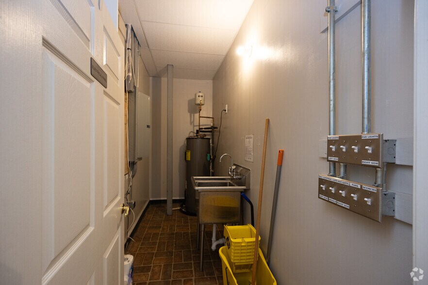 More Photos Of 123 W Main St, Buford General Retail For Sale