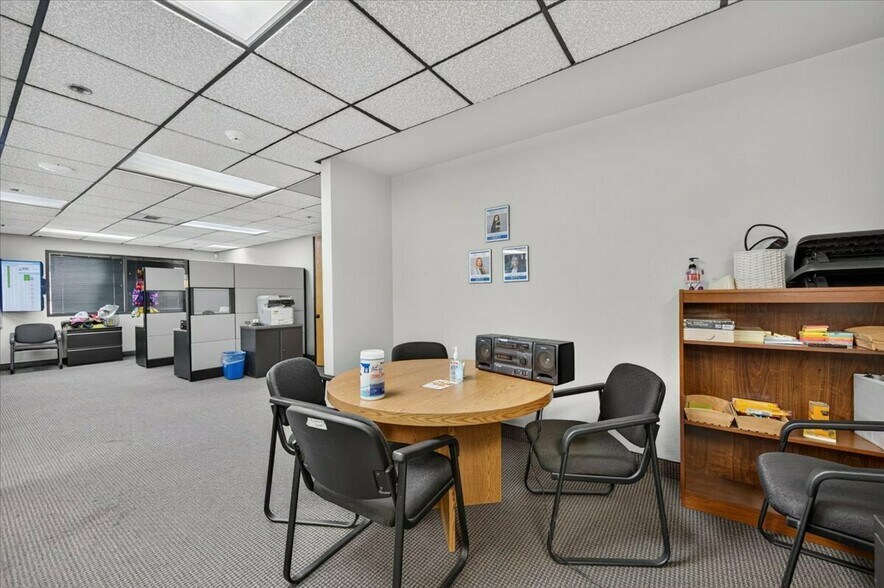 More Photos Of 2600 W Shaw Ln, Fresno Office For Sale