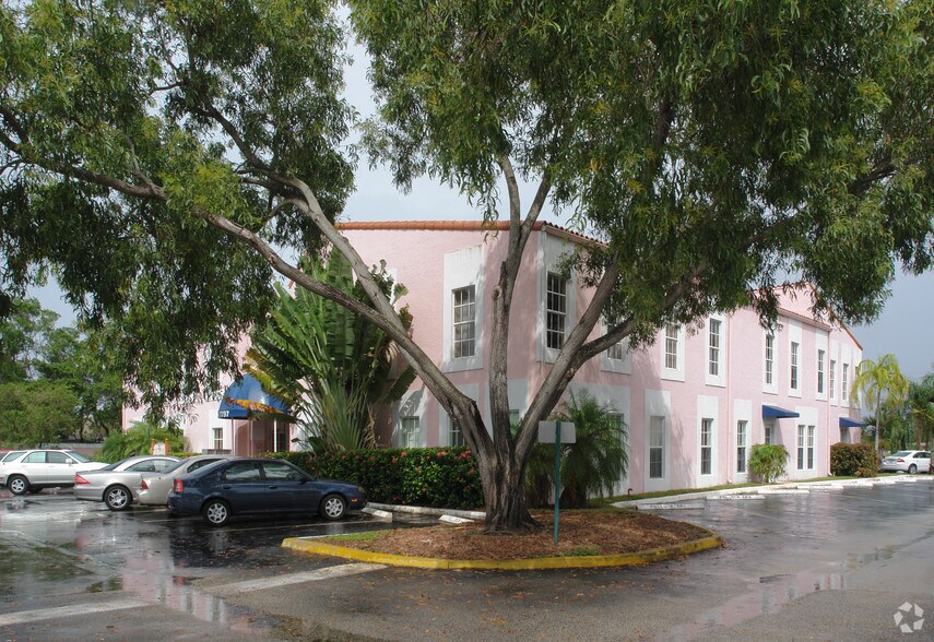 More Photos Of 7797 N University Dr, Tamarac Medical For Lease