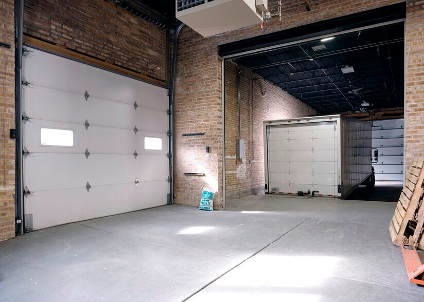 More Photos Of 5480 N Elston Ave, Chicago Warehouse For Lease