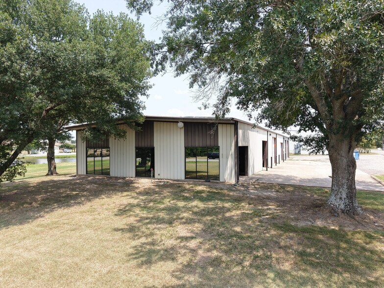 More Photos Of 120 Taylor Plaza Dr, Greenville Flex For Lease