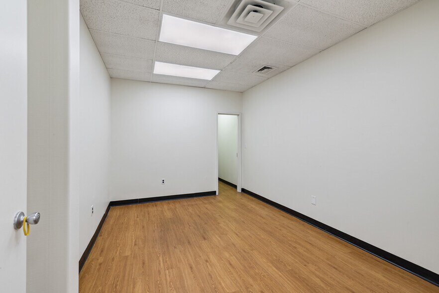 More Photos Of 19 Squadron Blvd, New City Office For Lease