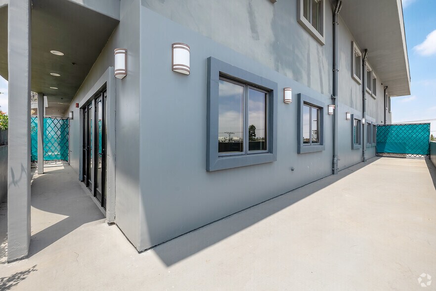 More Photos Of 930 S Robertson Blvd, Los Angeles Apartments For Lease