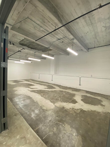More Photos Of 901 E 31st St, Los Angeles Manufacturing For Lease