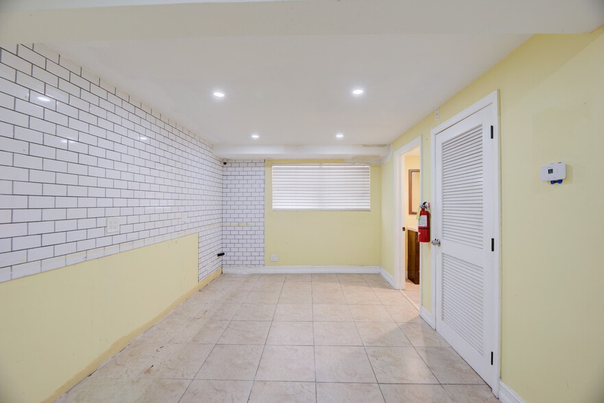 More Photos Of 359 10th St, West Palm Beach Storefront Retail Office For Lease