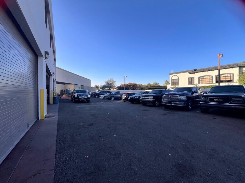 More Photos Of 8140 E Butherus Dr, Scottsdale Auto Dealership For Lease