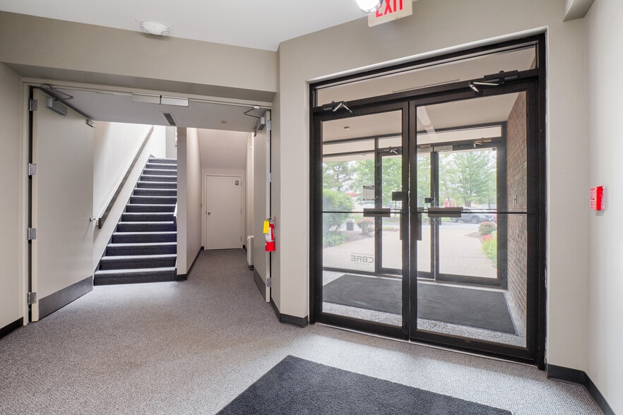 More Photos Of 141 Market Place Dr, Fairview Heights Office For Sale