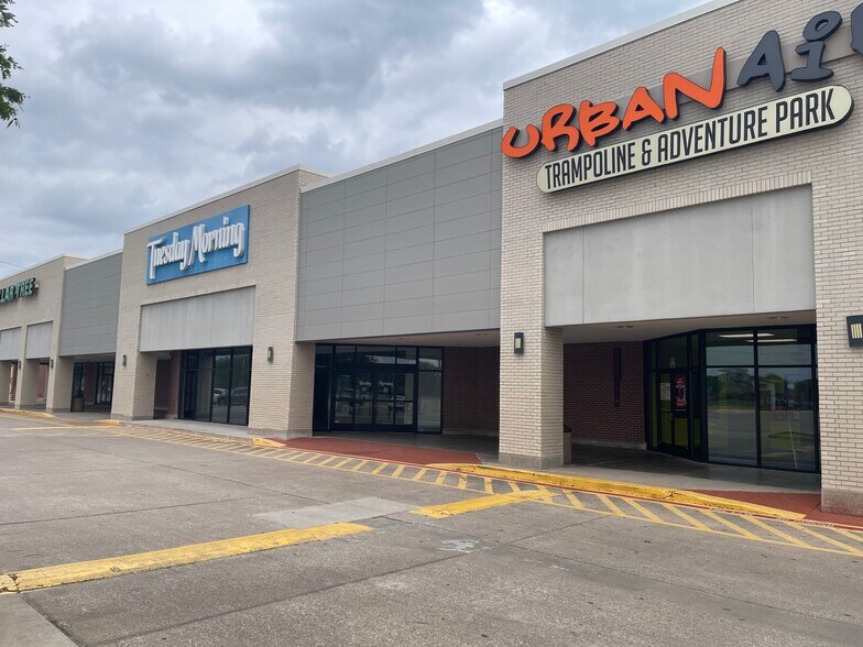 More Photos Of 3046 Lavon Dr, Garland General Retail For Lease