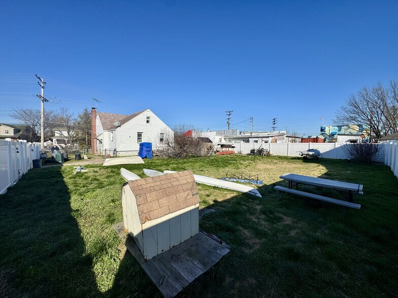 More Photos Of 2725 North Point Rd, Dundalk Office For Sale