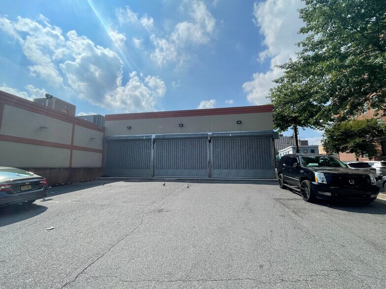 More Photos Of 475 Southern Blvd, Bronx Storefront For Lease