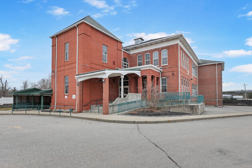 More Photos Of 651 Norwich Rd, Plainfield Schools For Sale