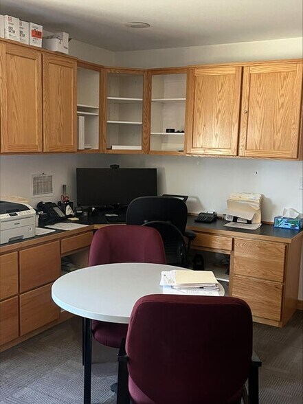 More Photos Of 307 W Sisters Park Dr, Sisters Warehouse For Sale