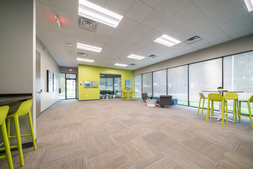 More Photos Of 425 Franklin Gateway SE, Marietta Unknown For Lease