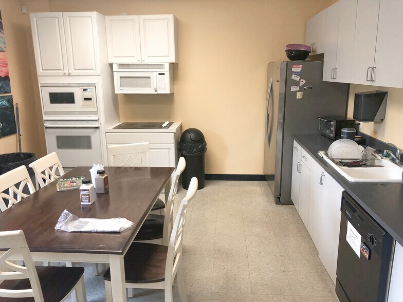 More Photos Of 120-136 Towerview Ct, Cary Research And Development For Lease