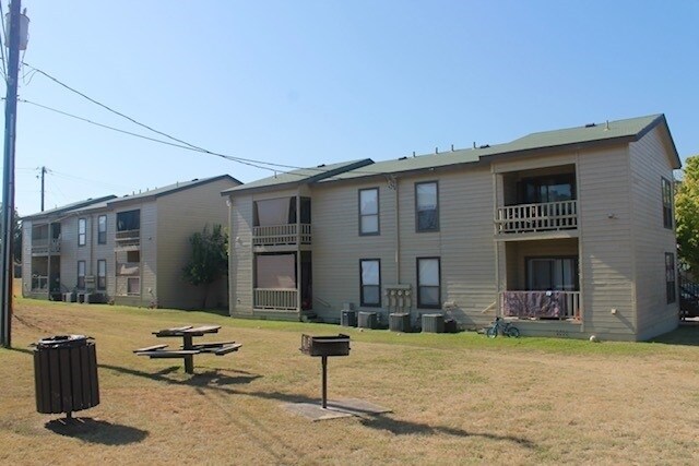 More Photos Of 815 Ranchero Rd, Kerrville Apartments For Sale