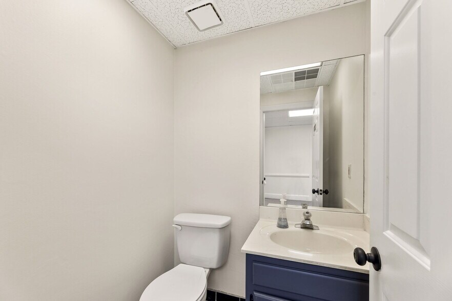 More Photos Of 200 Market Pl, Roswell Office Residential For Sale