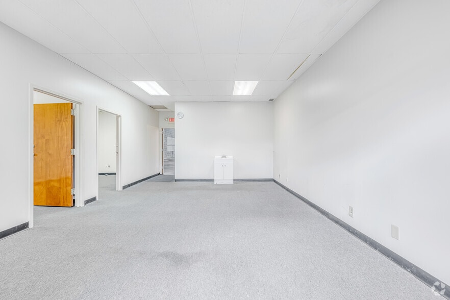 More Photos Of 1870-1908 Forge St, Tucker Distribution For Lease