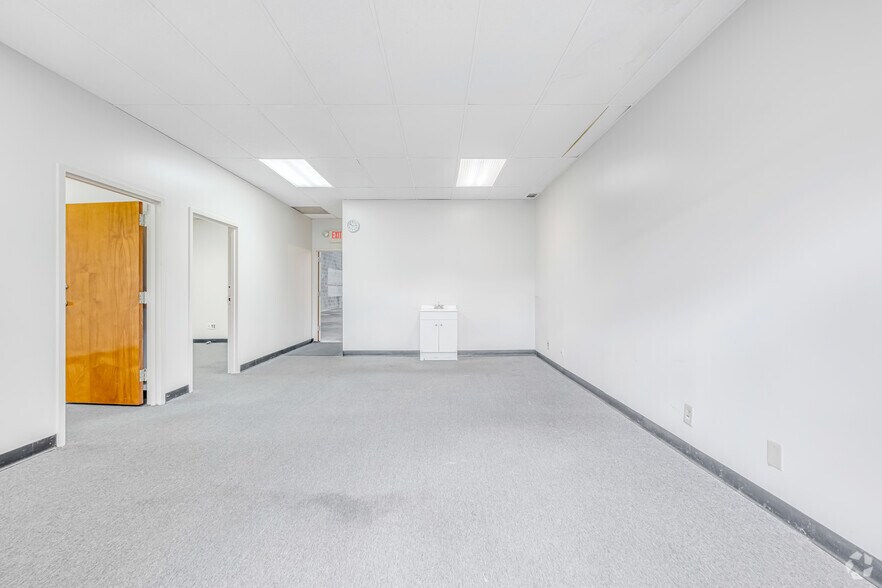 More Photos Of 1870-1908 Forge St, Tucker Distribution For Lease