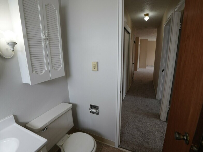 More Photos Of 311 W Highland Dr, Williston Apartments For Sale