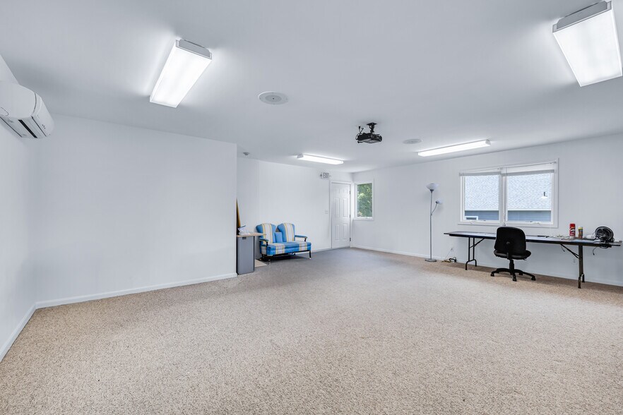 More Photos Of 93 Elm St, Old Saybrook Restaurant For Sale