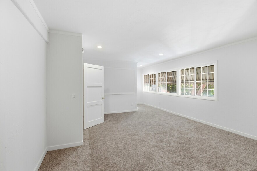 More Photos Of 2809-2815 Macdonald Ave, Richmond Office For Sale