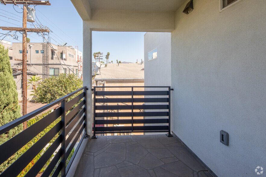 More Photos Of 635 N Harvard Blvd, Los Angeles Apartments For Sale