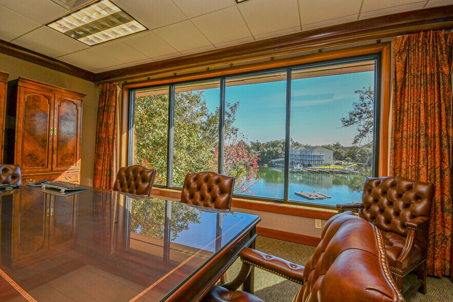 More Photos Of 220 Mckenzie Ave, Panama City Office For Sale