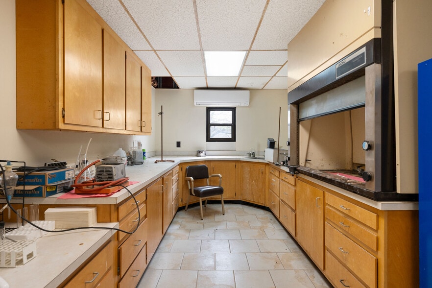 More Photos Of 112 Old Mill Rd, Cartersville Research And Development For Sale