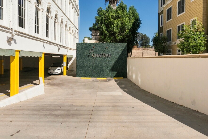 More Photos Of 20501 Ventura Blvd, Woodland Hills Office For Lease