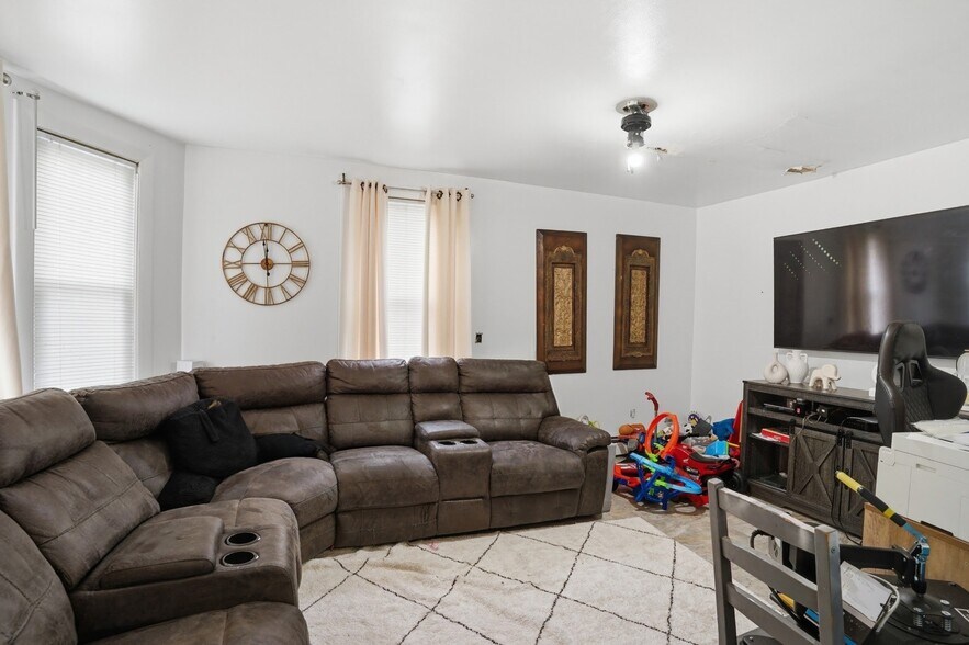 More Photos Of 17 Ledge St, Providence Apartments For Sale