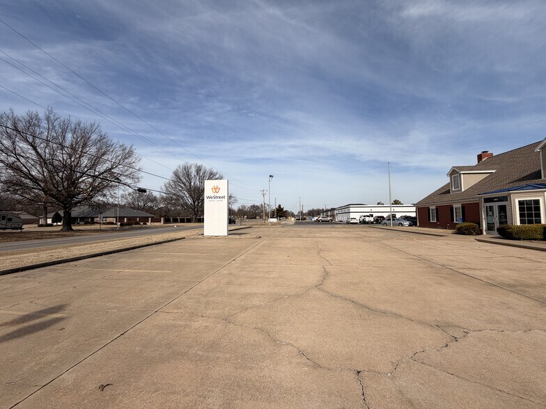 More Photos Of 1913 S Elliott St, Pryor Bank For Sale