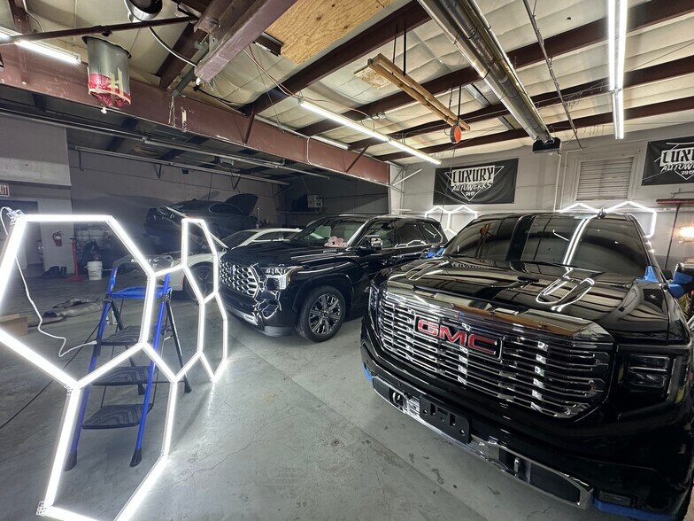 More Photos Of 2101 S Platte River Dr, Denver Warehouse For Lease