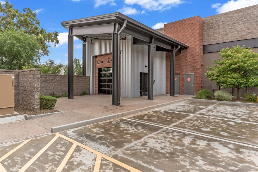 More Photos Of 15032 N 74th St, Scottsdale Showroom For Sale