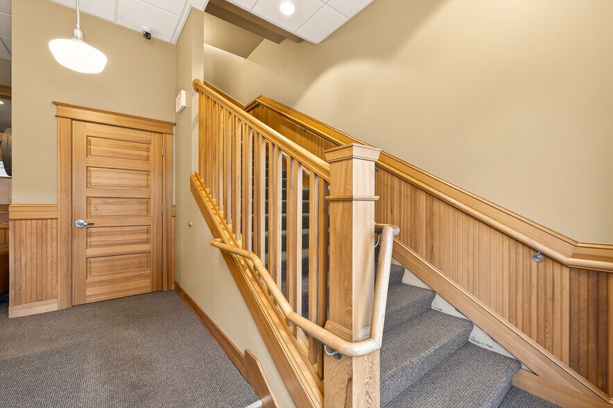 More Photos Of 700 E 1st St, Newberg Storefront Retail Residential For Sale