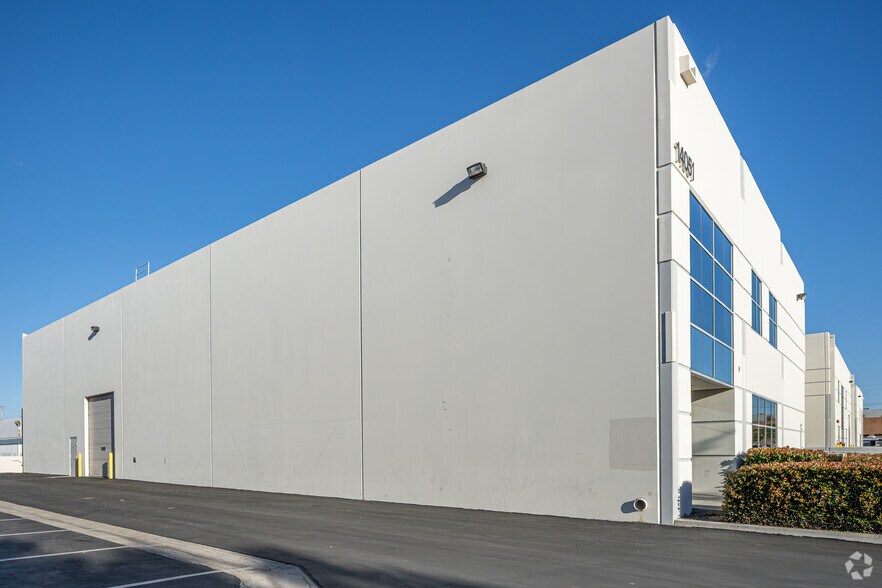 More Photos Of 14051-14055 Stage Rd, Santa Fe Springs Warehouse For Lease